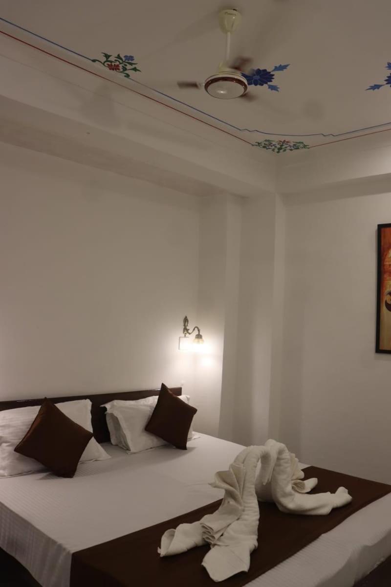 Hotel Shiv Palace Удайпур Экстерьер фото